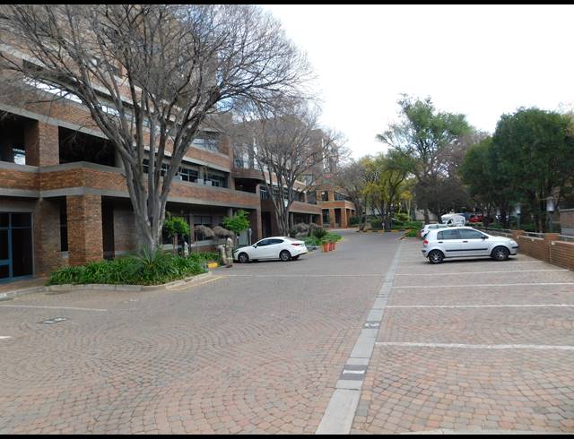 167M² OFFICE TO LET IN PARKTOWN